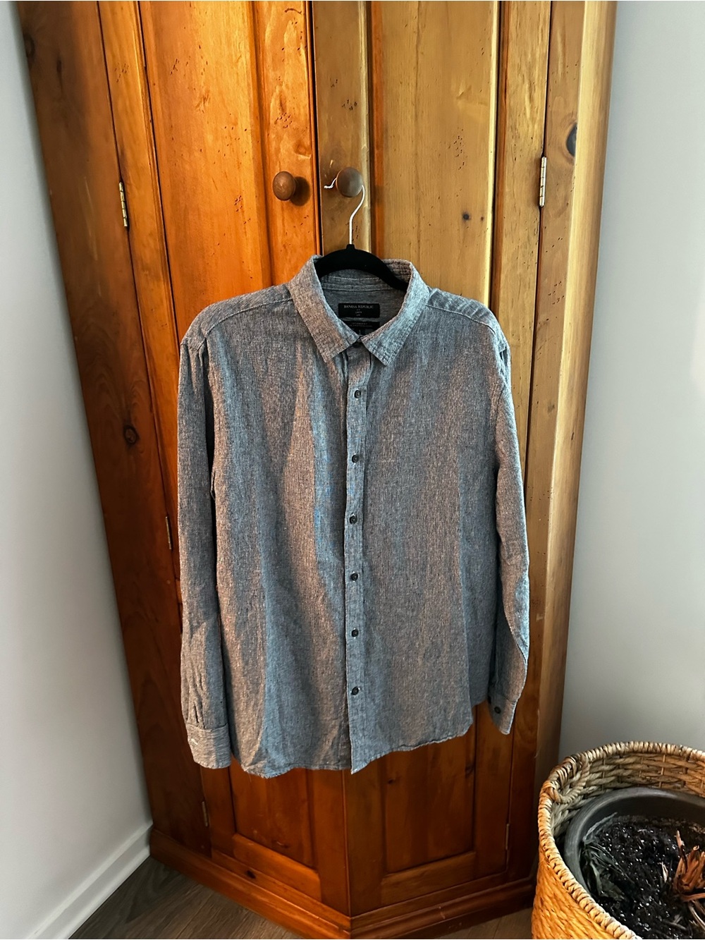 Banana Republic Men's Grey Textured linen Button-Up Shirt